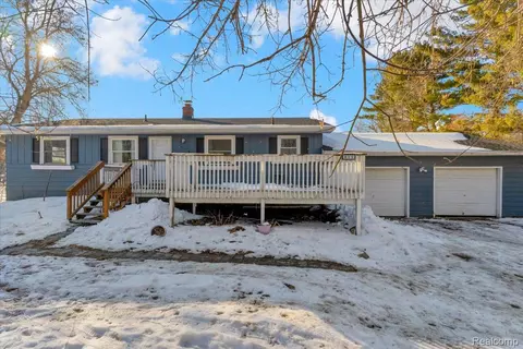 911 S Duck Lake Rd, Milford, MI 48381