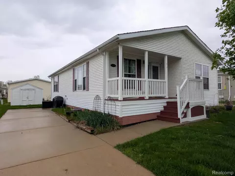 11224 Nearbrook Ct, Green Oak, MI 48178