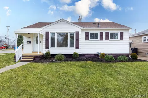 29940 Commonwealth St, Roseville, MI 48066