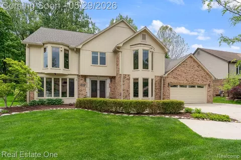 1171 Springwood Ln, Rochester Hills, MI 48309