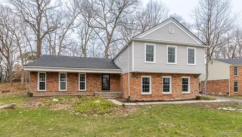 775 Basswood Dr, Rochester Hills, MI 48309