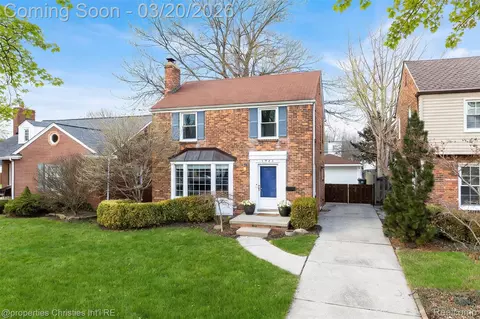 1922 Norwood Dr, Grosse Pointe Woods, MI 48236