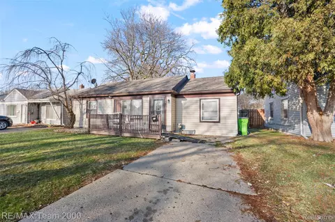 26153 Nagel St, Roseville, MI 48066
