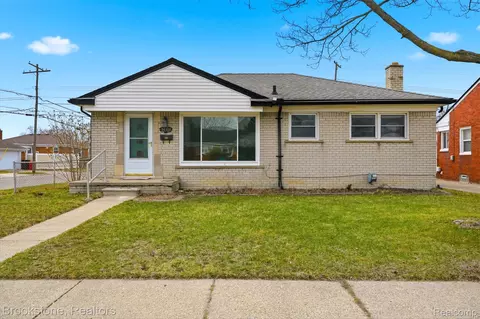 25705 Ronald St, Roseville, MI 48066