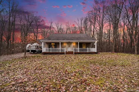 11202 Bach Ln, Argentine, MI 48418
