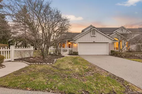 7307 Danbury Dr, West Bloomfield, MI 48322