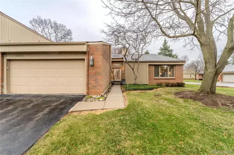 36713 Tanglewood Ln, Farmington Hills, MI 48331