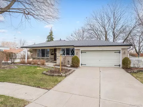 5121 Mckinley Rd, Warren, MI 48091