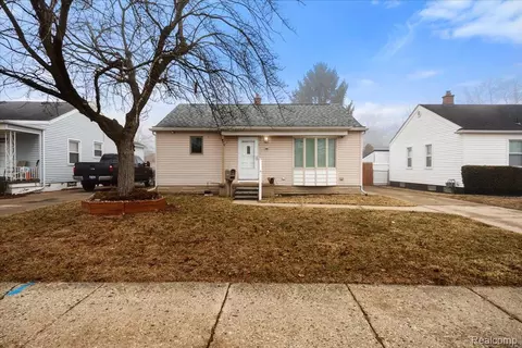 31004 Barton St, Garden City, MI 48135