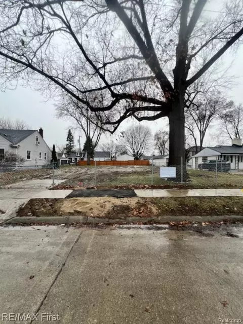1915 Clifton Ave, Royal Oak, MI 48073