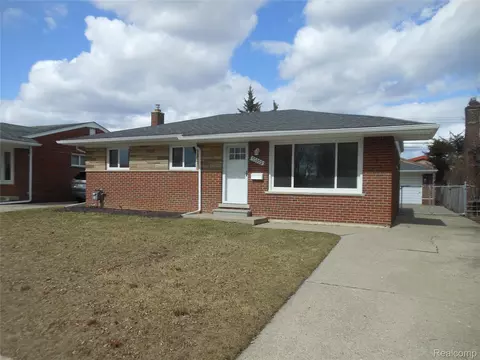 22025 Tanglewood St, Saint Clair Shores, MI 48082