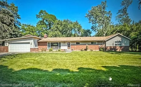 2851 Franklin Rd, Bloomfield Hills, MI 48302