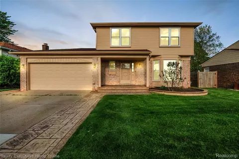38968 Harrison Dr, Sterling Heights, MI 48310