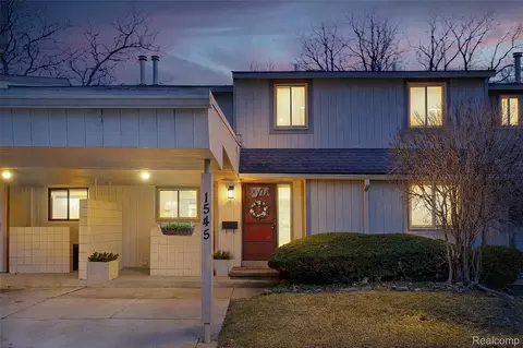 1545 Charter Oak Dr #150, Rochester Hills, MI 48309
