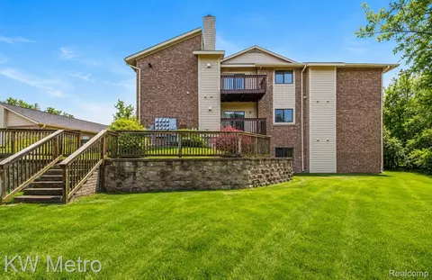 11773 Sycamore Dr #25, Plymouth, MI 48170