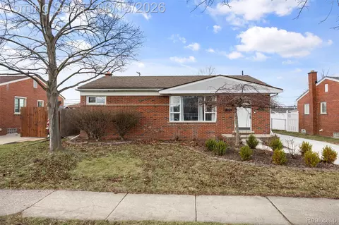 3200 Marian Dr, Trenton, MI 48183