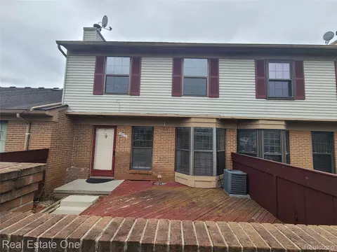38872 Country Cir #90, Farmington Hills, MI 48331