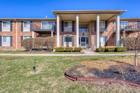 6121 Orchard Lake Rd #102, West Bloomfield, MI 48322