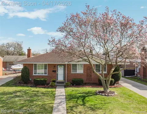 4656 Buckingham Dr, Warren, MI 48092