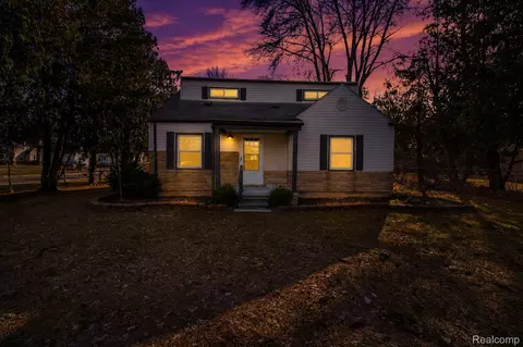 14888 Sunbury St, Livonia, MI 48154