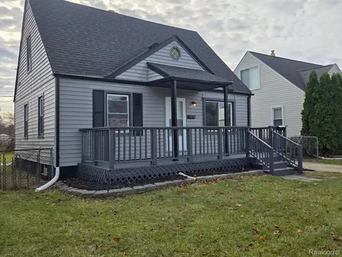 19820 Avalon St, Saint Clair Shores, MI 48080
