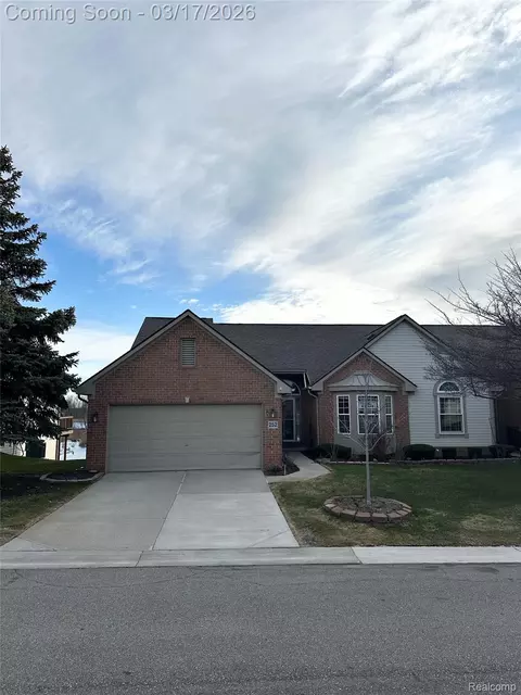 252 Shore Brook Ln, Commerce, MI 48390