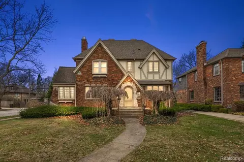 1205 Harvard Rd, Grosse Pointe Park, MI 48230