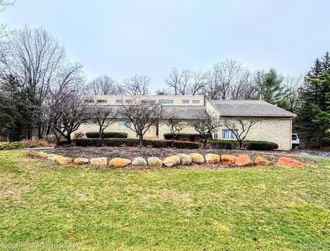 3989 S Shore Dr, Commerce, MI 48382