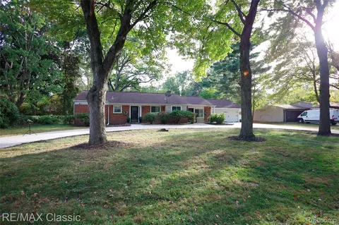 19595 Mahon St, Southfield, MI 48075
