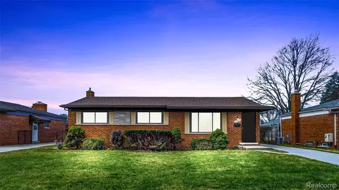 27323 Crestwood Dr, Warren, MI 48088