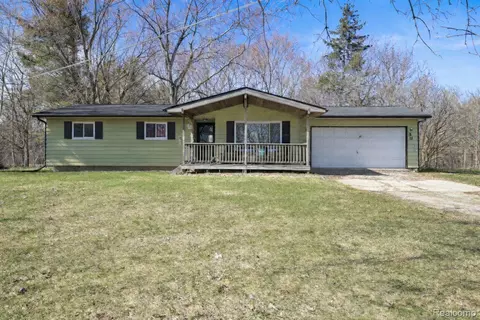 11106 Main Rd, Fenton, MI 48430