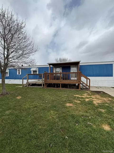 225 W Thornridge Ln, Mount Morris, MI 48458