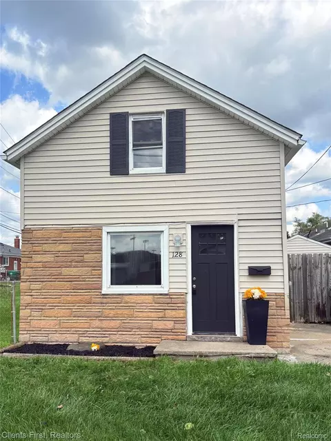 128 Henry Ruff Rd, Garden City, MI 48135