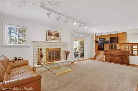 Living - 4291 Hallmark Ct, Flint, MI 48532 photo 4 of 5