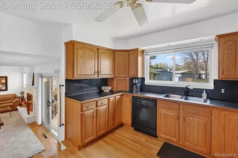 Kitchen - 4291 Hallmark Ct, Flint, MI 48532 photo 3 of 5