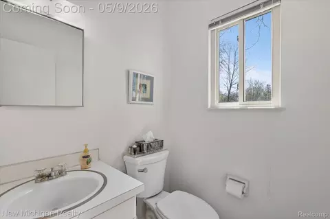 Bath - 4291 Hallmark Ct, Flint, MI 48532 photo 2 of 7
