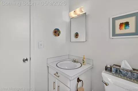 Bath - 4291 Hallmark Ct, Flint, MI 48532 photo 3 of 7
