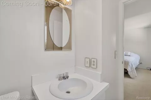 Bath - 4291 Hallmark Ct, Flint, MI 48532 photo 4 of 7