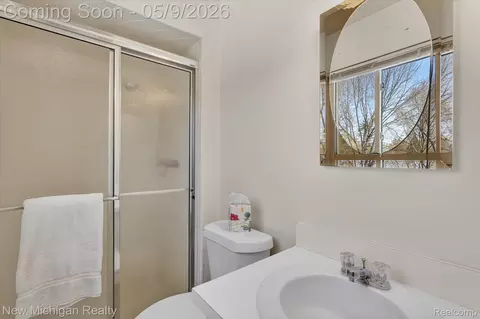 Bath - 4291 Hallmark Ct, Flint, MI 48532 photo 5 of 7