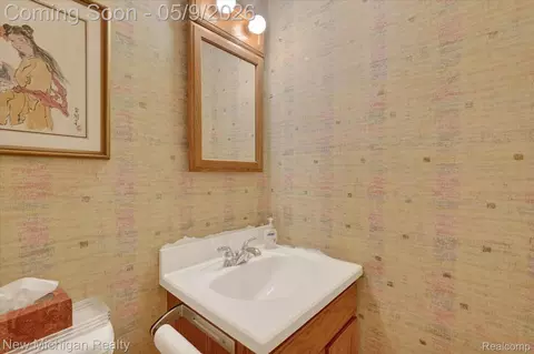 Bath - 4291 Hallmark Ct, Flint, MI 48532 photo 1 of 7