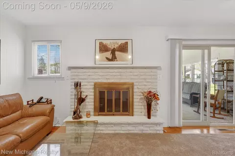 Living - 4291 Hallmark Ct, Flint, MI 48532 photo 5 of 5