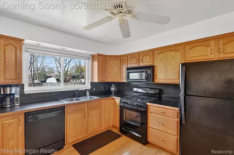 Kitchen - 4291 Hallmark Ct, Flint, MI 48532 photo 2 of 5
