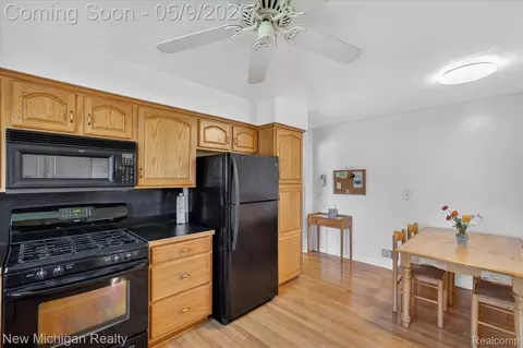 Kitchen - 4291 Hallmark Ct, Flint, MI 48532 photo 4 of 5