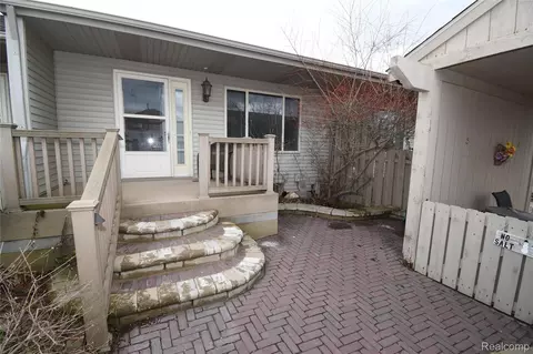 62310 Arlington Cir #3, South Lyon, MI 48178
