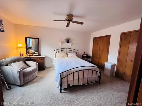 Bedroom - 588 Oakbrook Cir, Flushing, MI 48433 photo 1 of 2