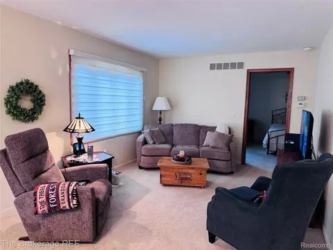 Living - 588 Oakbrook Cir, Flushing, MI 48433 photo 1 of 1