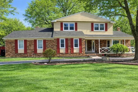 28746 Ramblewood Dr, Farmington Hills, MI 48334