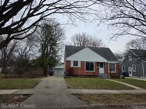 2124 Harwood Ave, Royal Oak, MI 48067