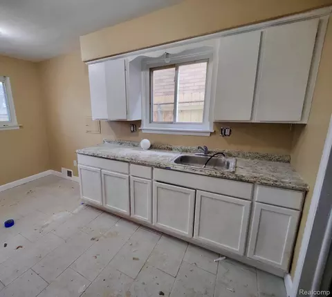 17167 Lumpkin St, Detroit, MI 48212