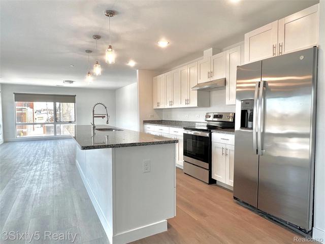 166 Oak St #404, Wyandotte, MI 48192